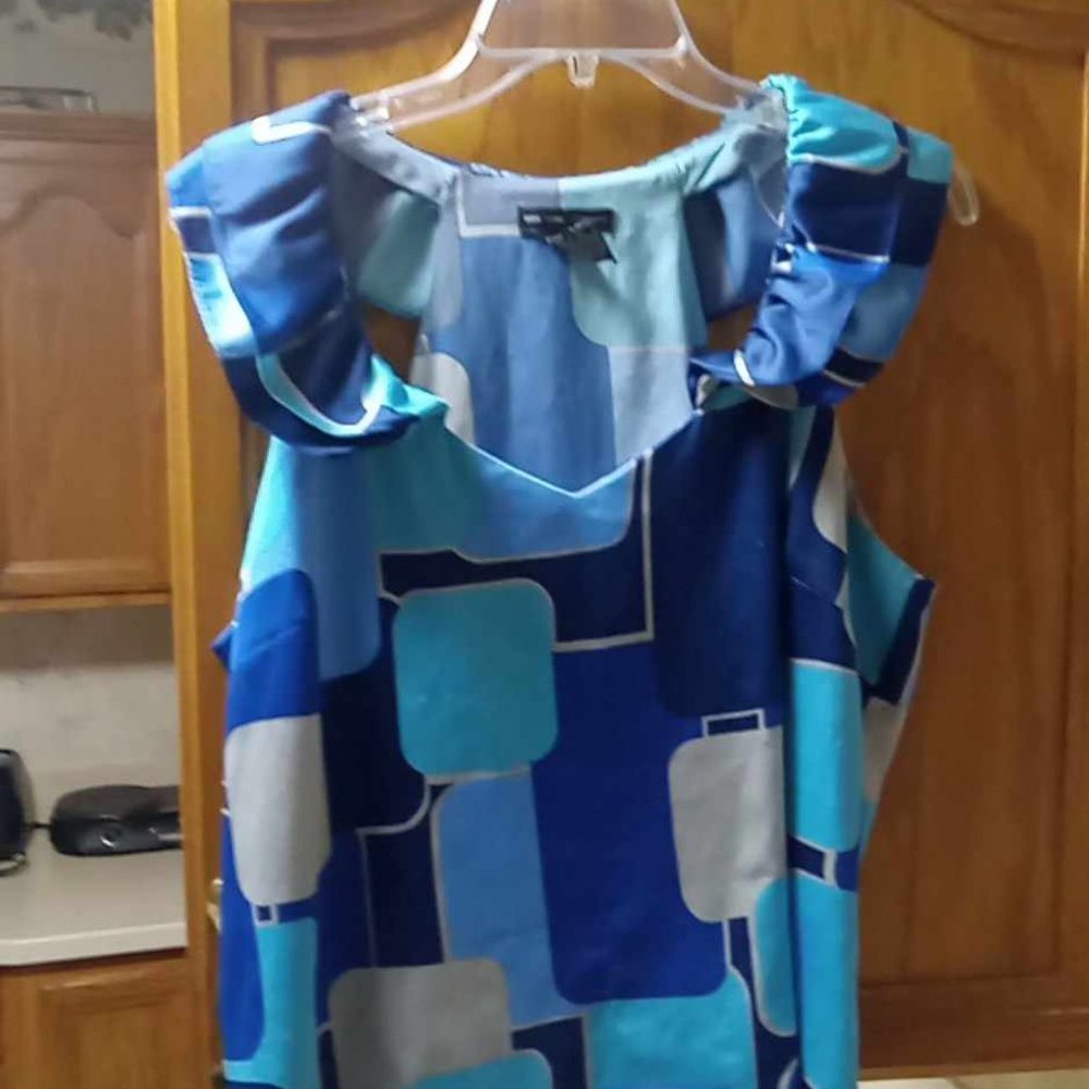 NEW YORK& COMPANY WOMNS TANK  TOP SIZE 12